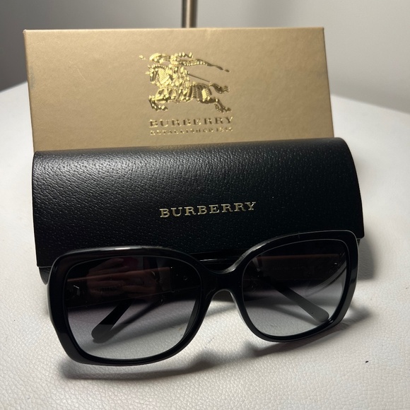 NWT Black Burberry Sunglasses - Picture 1 of 5
